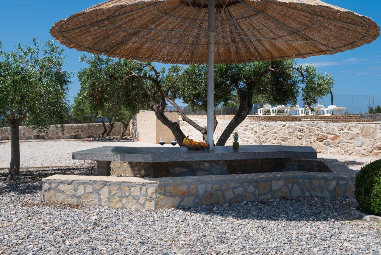 Hacienda Nikolic Villa Milna  Exterior photo